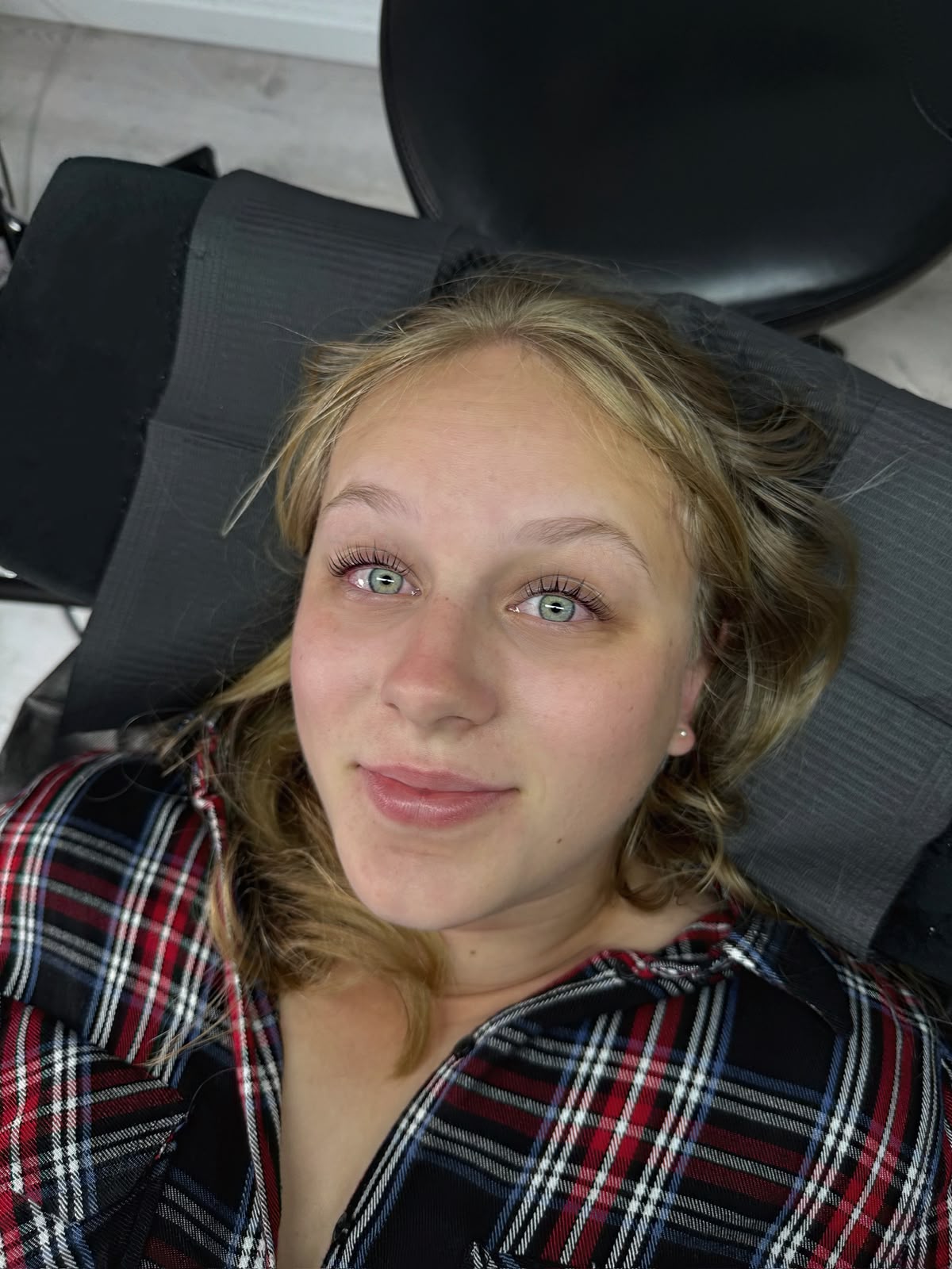 Natürliche Wimpernverlängerung Frontansicht